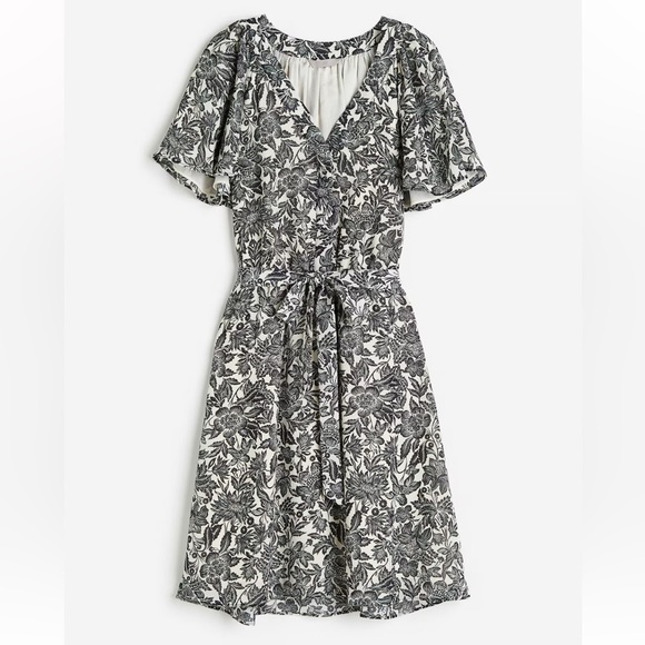 H&M Women’s V-Neck Chiffon Knee Length Floral Cream and Black Short Sleeve Small - Picture 1 of 6